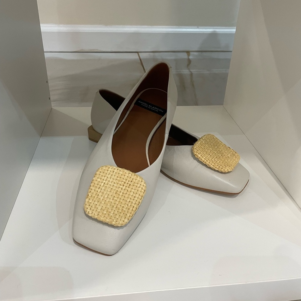 Elegant Angel Alarcon White Flats with Woven Detail
